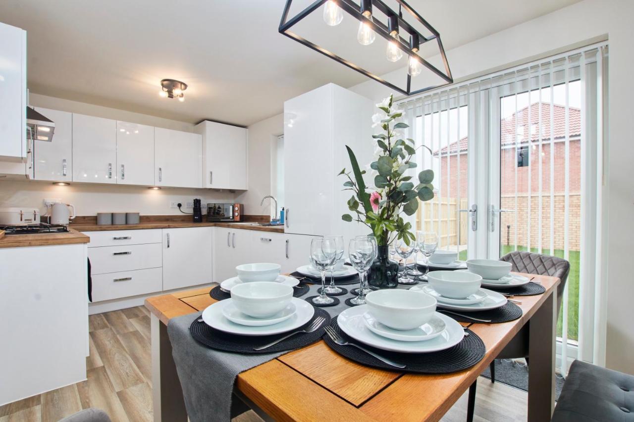 Villa Superb 3Br House In Coventry Sleeps 9 W/Parking Exterior foto