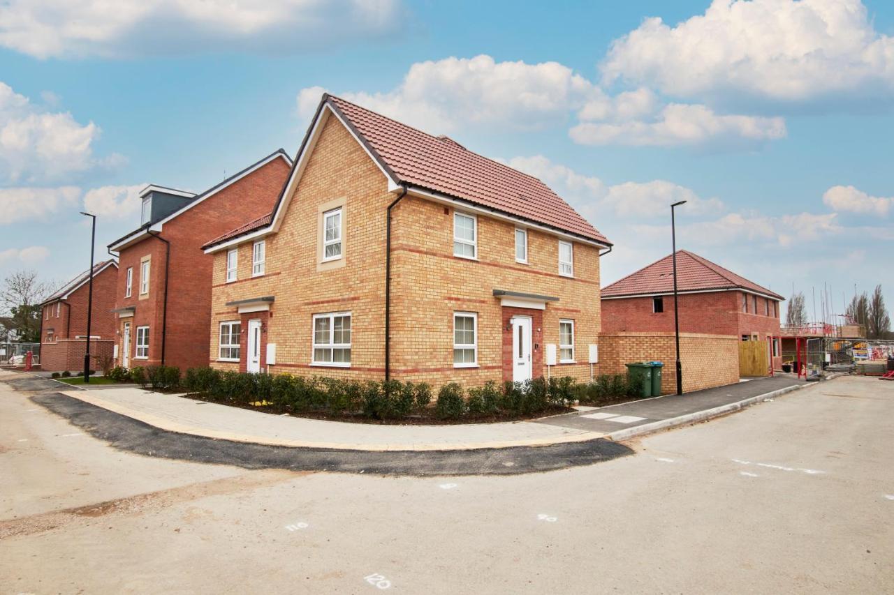 Villa Superb 3Br House In Coventry Sleeps 9 W/Parking Exterior foto